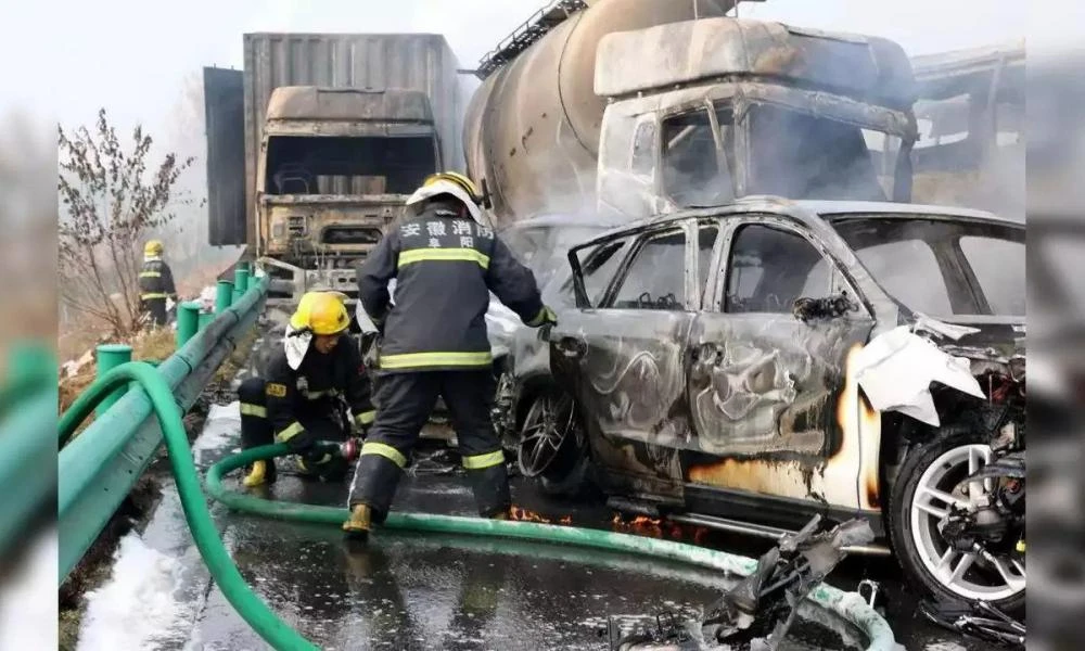 Κίνα: Τεραστίων διαστάσεων καραμπόλα με πάνω από 400 αυτοκίνητα σε γέφυρα